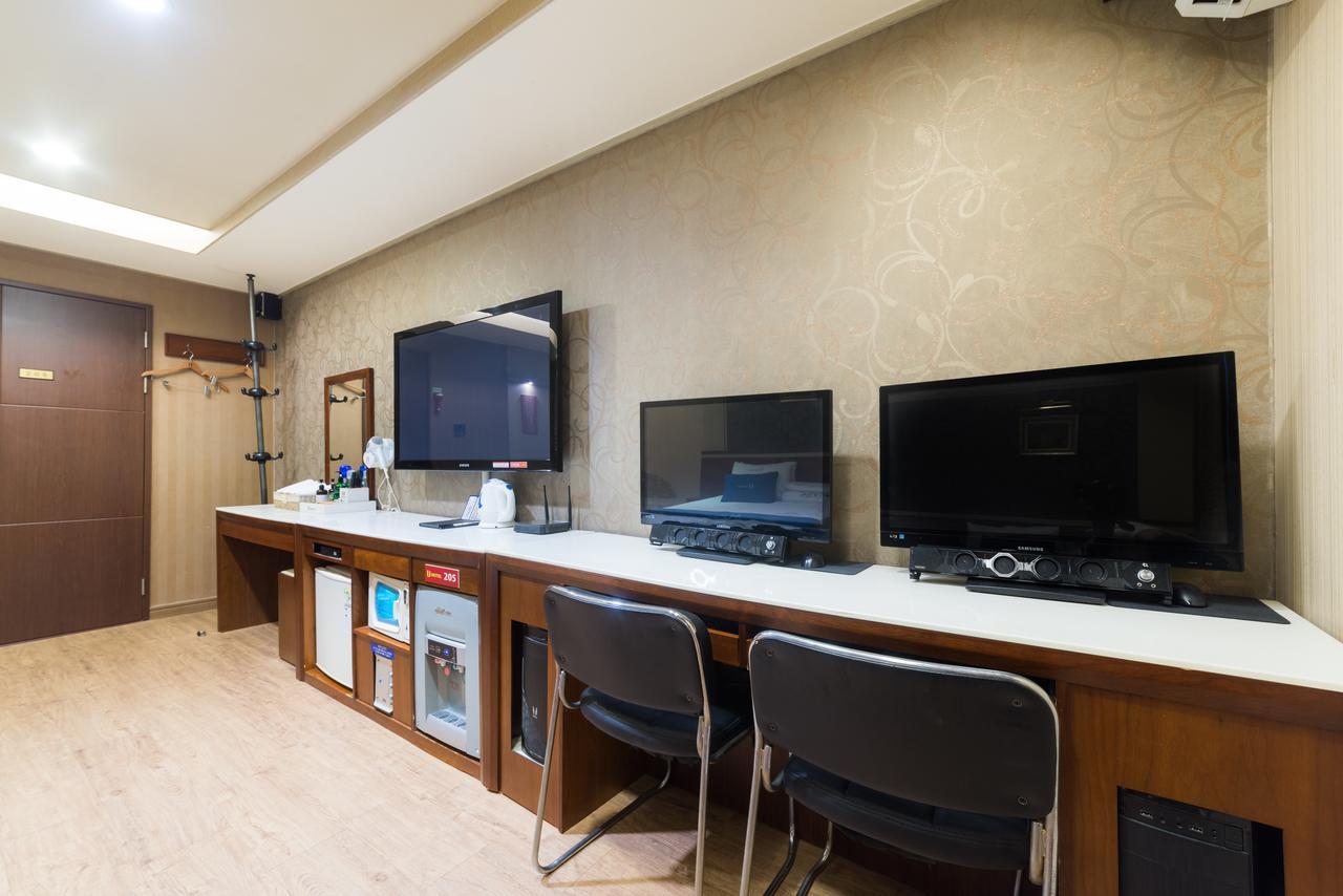 U Hotel Busan Bagian luar foto