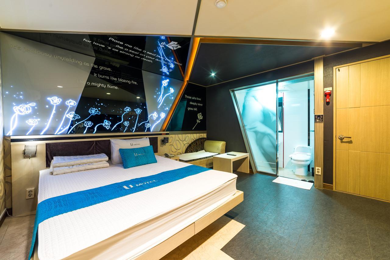 U Hotel Busan Bagian luar foto